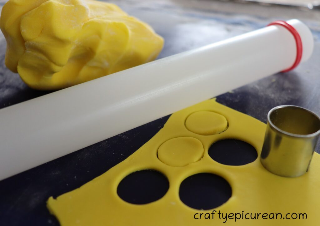 Cutting Fondant Circles