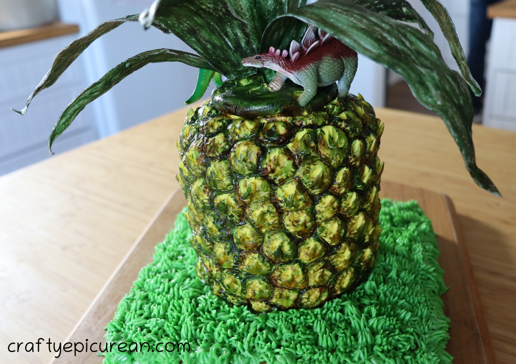 How to make a Birthday Pineapple Shaped Cake - Press Print Party!